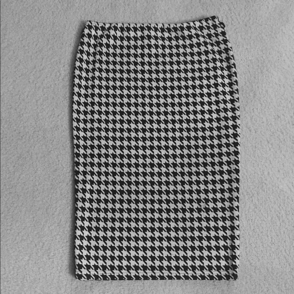 Houndstooth Print Pencil Skirt